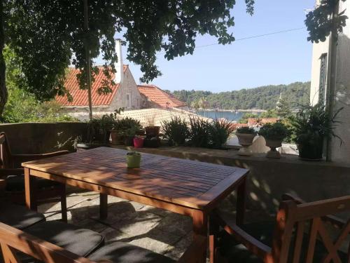 Cozy Seafront Retreat in Cavtat w Garden of Dreams