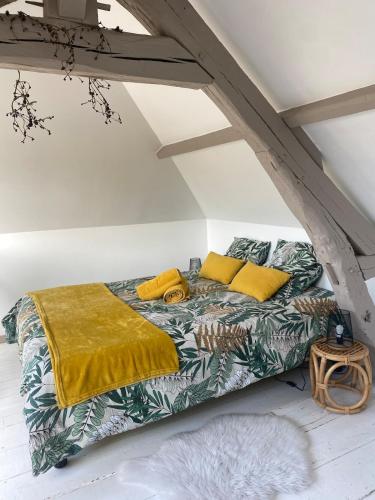 - une chambre mansardée dans l'établissement Maison individuelle dans ancienne ecurie, à Rouen