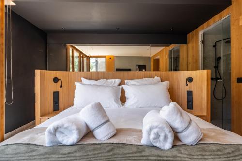 Ένα ή περισσότερα κρεβάτια σε δωμάτιο στο Isard Penthouse & Spa