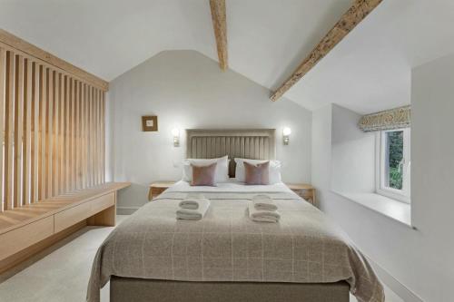 Кровать или кровати в номере Windy Hall Cottage