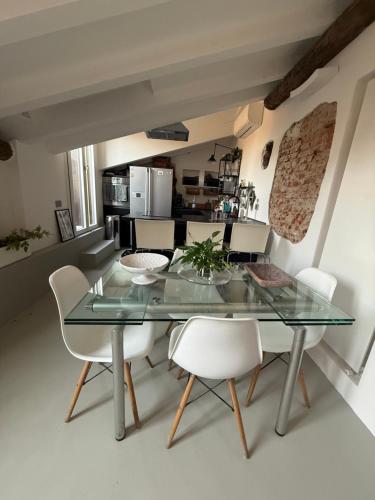 Kuchyň nebo kuchyňský kout v ubytování Milano Navigli Corte Bella