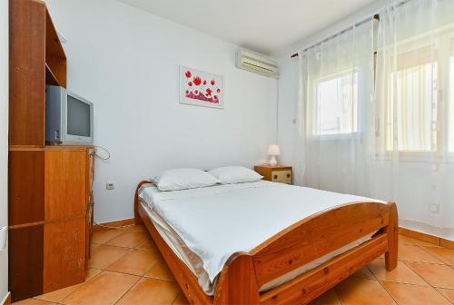 Apartments Mirela 1554