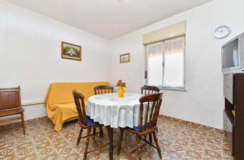 Apartments Mirela 1554