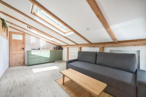 Pokój nad garażem by Grand Apartments