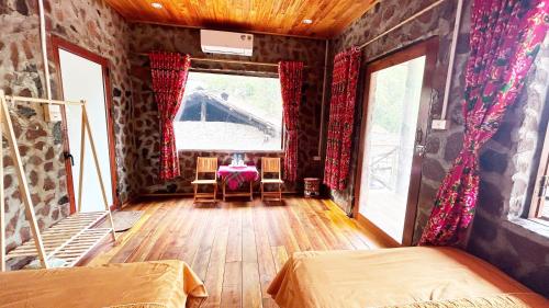 Posezení v ubytování Homestay A Sy - Near Ban Gioc waterfall