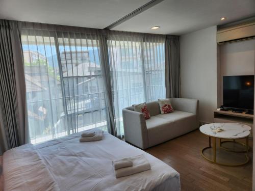 Ένα ή περισσότερα κρεβάτια σε δωμάτιο στο LIV Nimman 2bedrooms