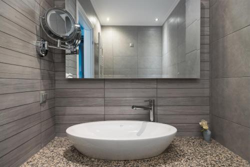 Koupelna v ubytování Kymata Hotel