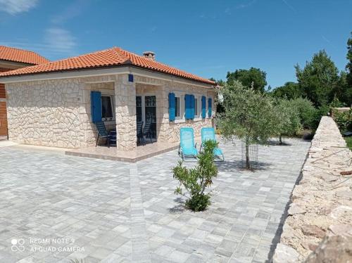 Stone House with Garden