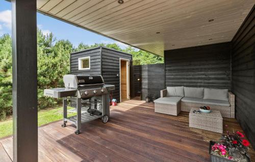 Κήπος έξω από το Amazing Home In Glesborg With Wifi