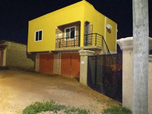 El edificio en el que está el departamento