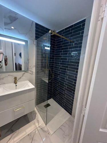 MOON 21