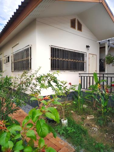 Κήπος έξω από το Chiang Mai Downtown Privacy Home