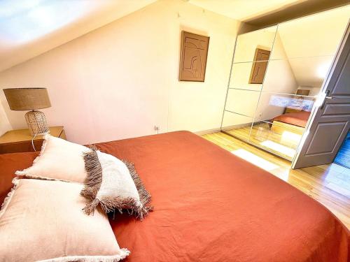 Ένα ή περισσότερα κρεβάτια σε δωμάτιο στο Loft T3 Lumineux - Auch Centre