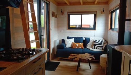 Ruang duduk di Les tiny houses autonomes du val d'or