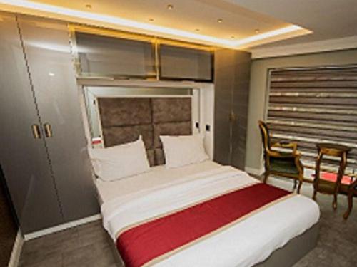 Postel nebo postele na pokoji v ubytování The Şişli PP Beijng Suites and Noodle House