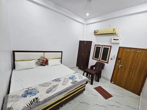 Ένα ή περισσότερα κρεβάτια σε δωμάτιο στο Kanha Homestay
