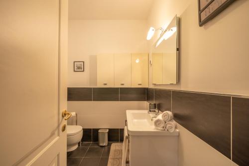 Ένα μπάνιο στο Bambagioni 14 - Smart Flat con Garage Privato - ItalyWeGo