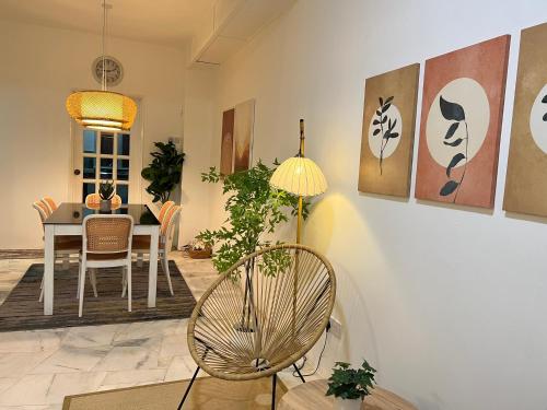 a dining room with a table and a chair at RUMAH MAWAR by IMPIAN HOMESTAY KLIA-SALAK TINGGI-NILAI in Sepang