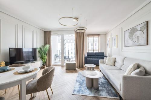 Horizon - 170 Deluxe by Grand Apartments