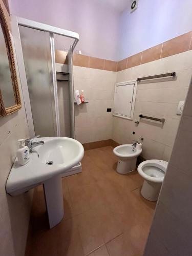 a bathroom with a sink and a toilet at Casa Vacanza Cupello in Cupello