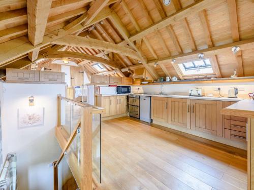 Η κουζίνα ή μικρή κουζίνα στο 2 Bed in Umberleigh 74967