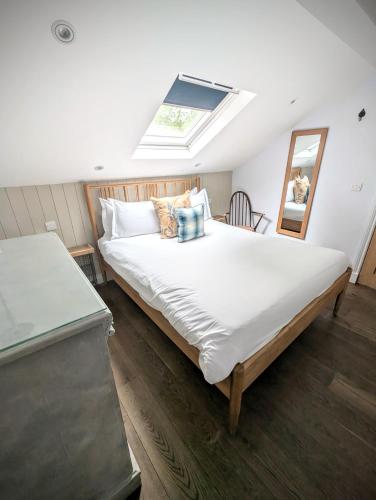 Ένα ή περισσότερα κρεβάτια σε δωμάτιο στο Rooms at The Wheatsheaf Brigsteer