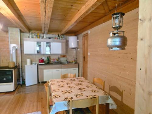 Una cocina o zona de cocina en Kuća broj 15