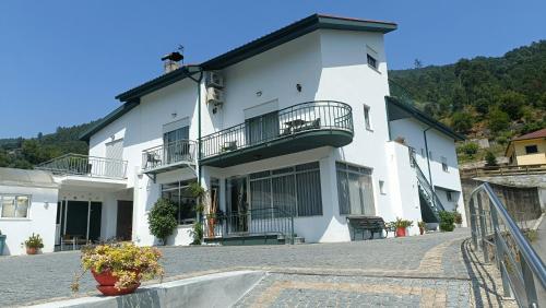 a white building with a ramp in front of it at ALojamento Costa da Banga in Geres