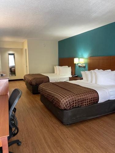 Ένα ή περισσότερα κρεβάτια σε δωμάτιο στο Best Western Tallahassee Downtown Inn and Suites