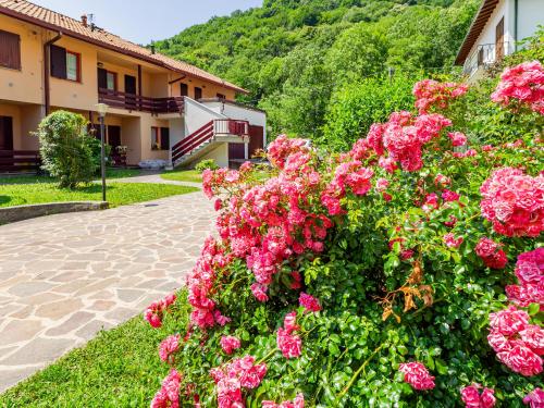 a bunch of pink flowers in front of a building at Casa Nina - Wi-fi gratuito in Ballabio