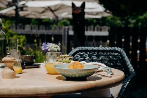 Jídlo v hotelu nebo okolí