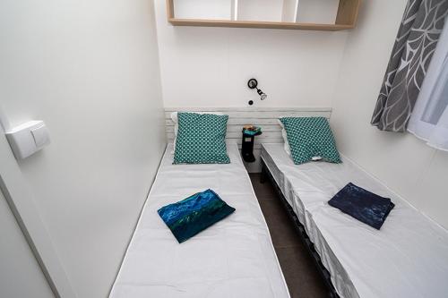 Llit o llits en una habitació de Vacances Vendée face à l'Océan