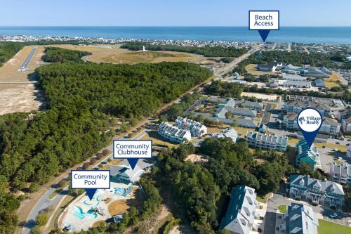 キル・デビル・ヒルズにあるBeach Dazeのコンドミニアムと海を望むリゾートの空中ビュー