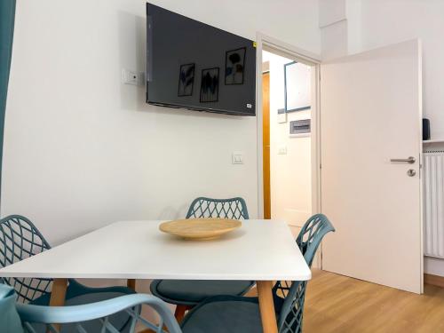 Modern apartment with Private Balcony Near Colosseum