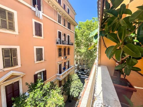 Modern apartment with Private Balcony Near Colosseum