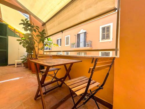 Modern apartment with Private Balcony Near Colosseum