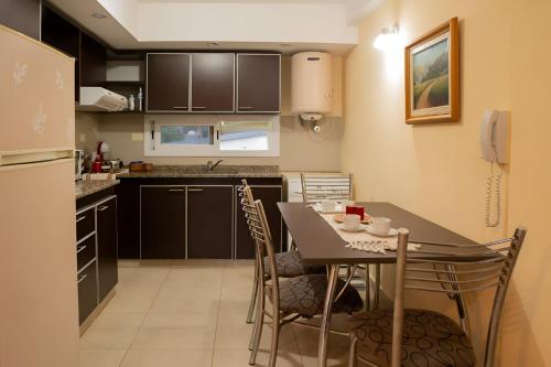 a kitchen with a table and chairs in a room at Departamento a 5 min del Centro in Posadas