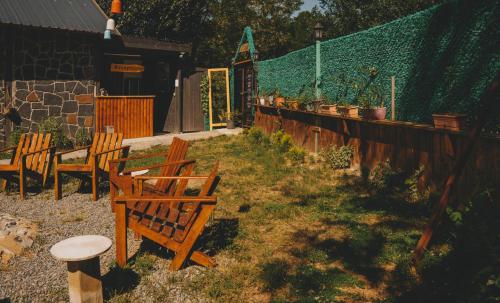 a group of wooden benches sitting in a yard at Yeşil Cennet Tatil Köyü in Pazar