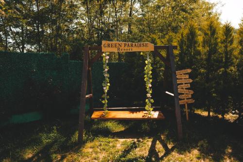 a sign for a park with a sign for a street at Yeşil Cennet Tatil Köyü in Pazar