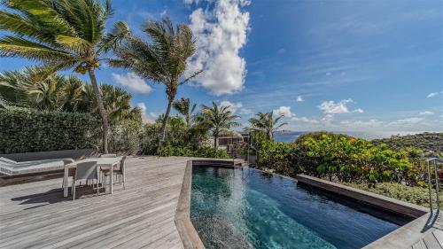 La alberca dentro o cerca de Enchanting Caribbean Honeymoon Haven