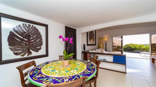 Un lugar para sentarse en Enchanting Caribbean Honeymoon Haven