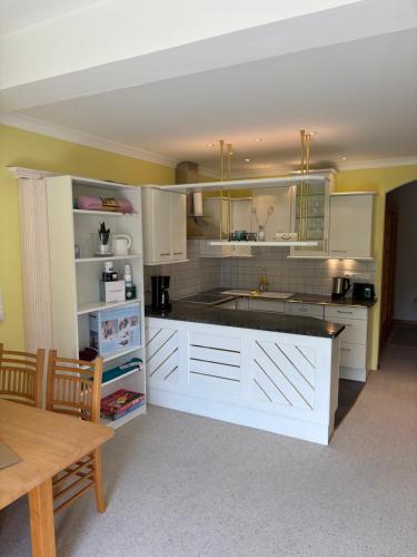 Una cocina o zona de cocina en Bergblick