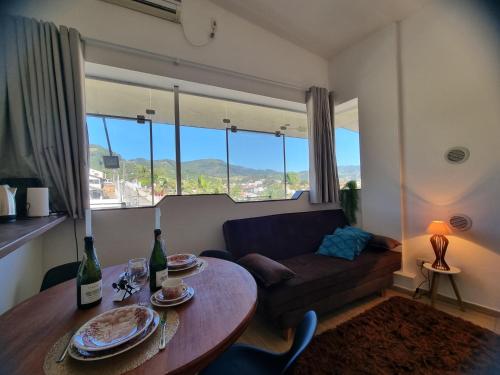 a living room with a table and a couch at Ape da Deisi Termas in Gravatal