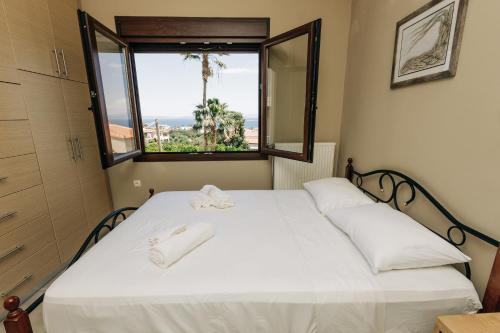 Fenestra Mare with Private Parking just 5min to Town and Beach