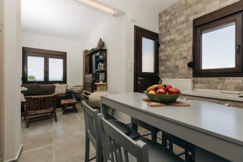 Fenestra Mare with Private Parking just 5min to Town and Beach