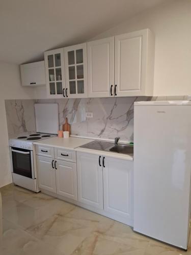 Кухня или мини-кухня в Apartmani Šćekić
