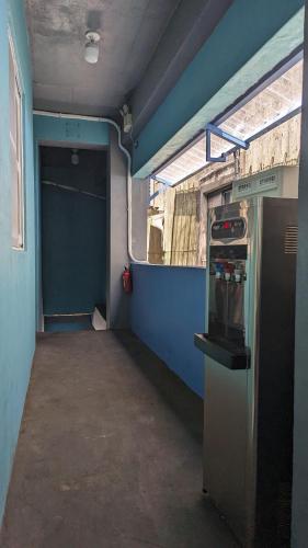 an empty room with a blue wall and an oven at Ye Yin No84 in Lanyu
