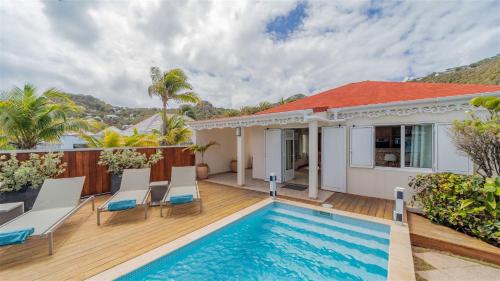Enchanting 2BR Villa Embracing Caribbean's Breeze