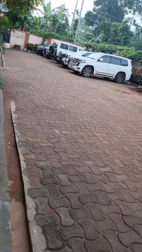 Galería fotográfica de Peakbarb Comfort en Mbale