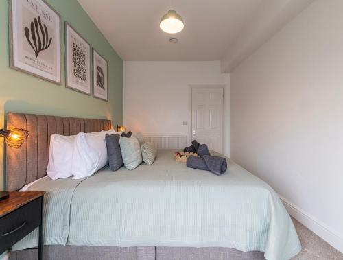 Postel nebo postele na pokoji v ubytování Urban Hideaway